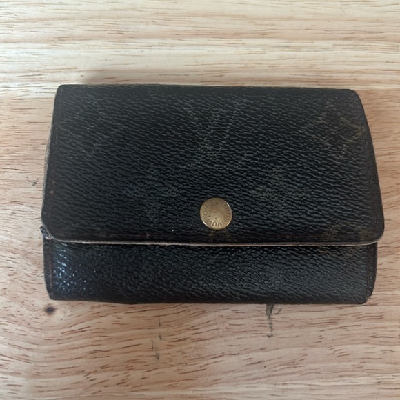 Authentic Louis Vuitton key holder - Picture 1 of 8